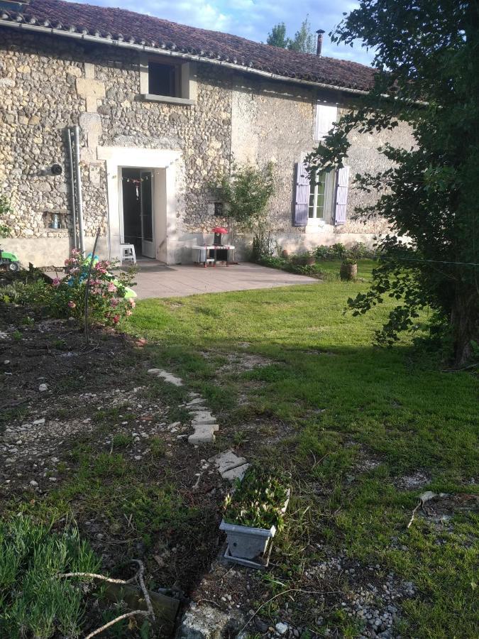 Maison de campagne à la ferme Pillac Exterior foto
